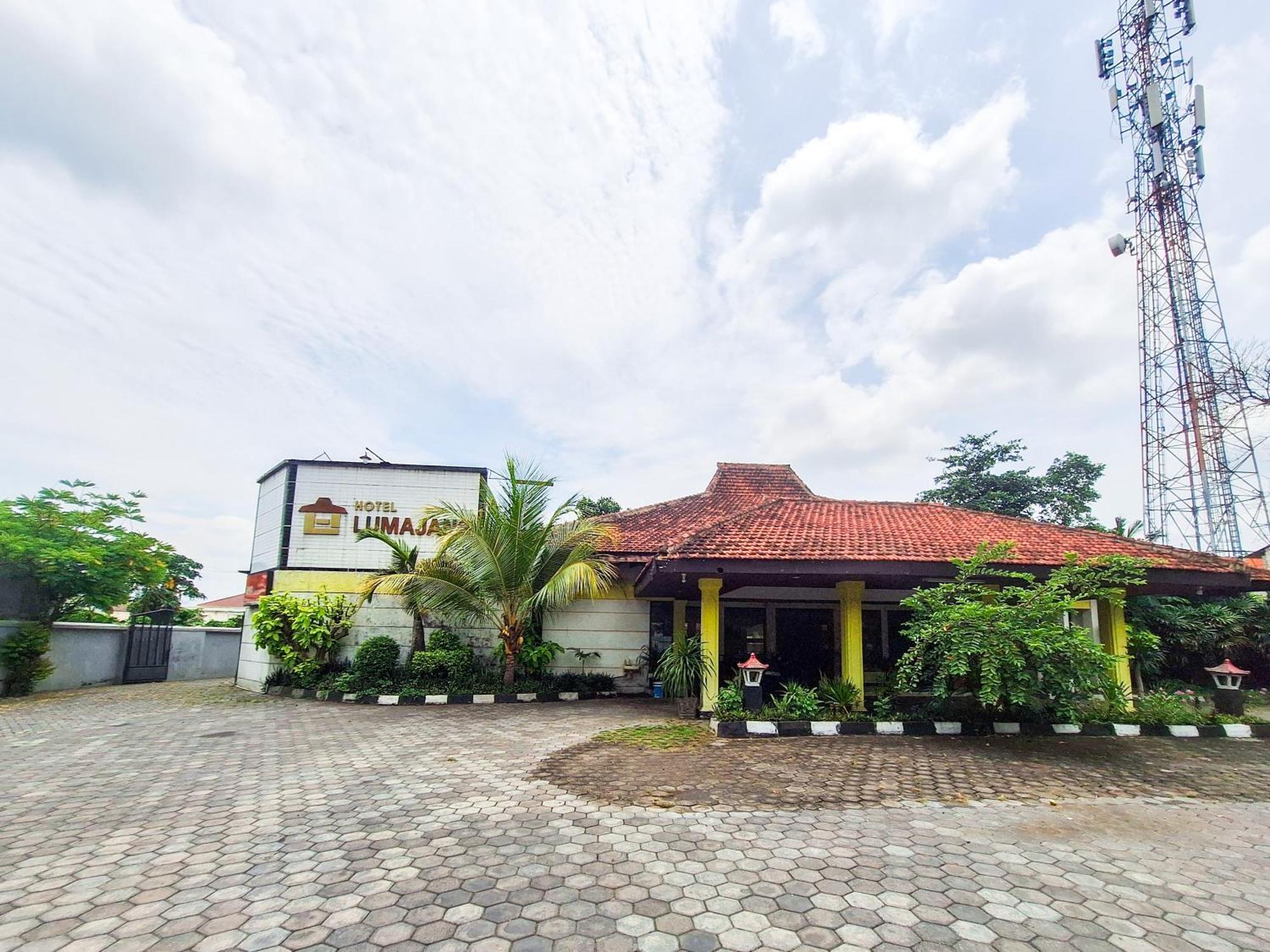 Reddoorz Near Stadion Semeru Lumajang Jawa Timur Екстер'єр фото